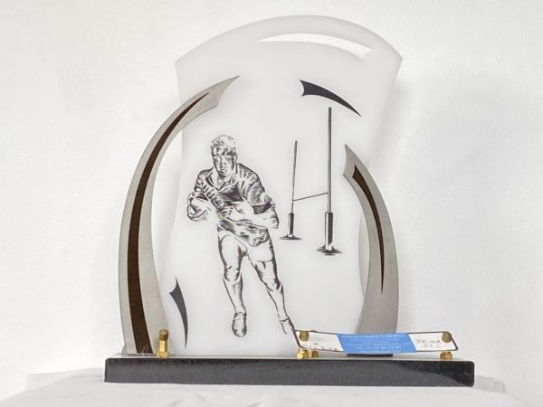 Plaque en plexiglas ornée d’un joueur de rugby Réf PLEX INOX – 1