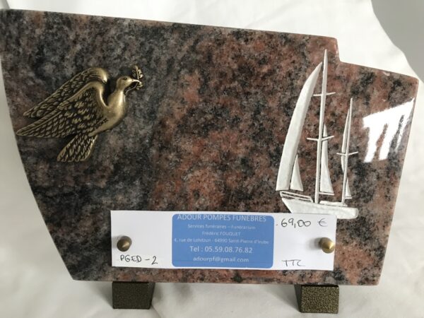 Plaque en granit ornée d'une colombe et gravée d'un bateau - PGED - 2