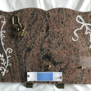 Plaque en granit ornée d'une fenêtre en bronze - PLGD - 4