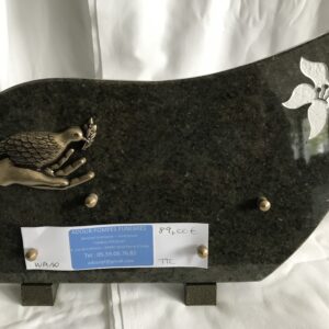 Plaque en granit ornée d'une colombe et gravée d'une fleur - WA10