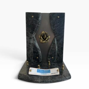 Plaque sur socle